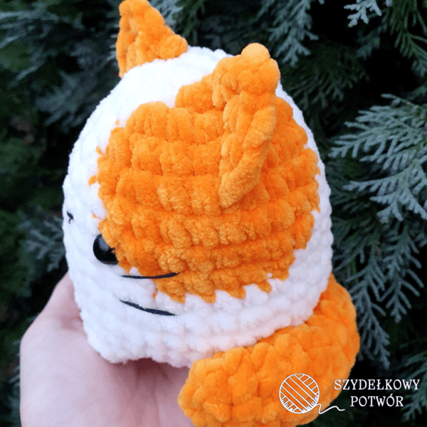 pomaranczowy kotek z wloczki