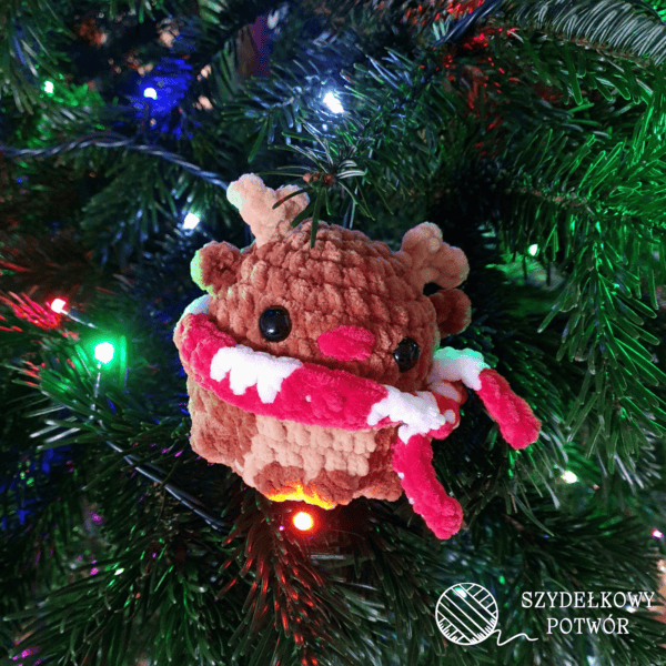 Świąteczny renifer na szydełku z szalikiem