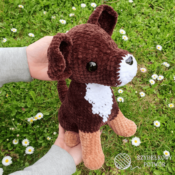 recznie robiony brazowy piesek