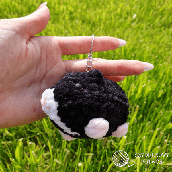 Brelok z chomikiem na szydełku