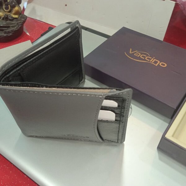 Vaccino Premium Leather Wallet for Men – Sleek Grey Bifold with Card Slot - Image 3