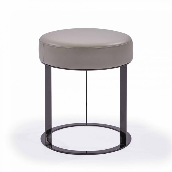 Vonda Stool