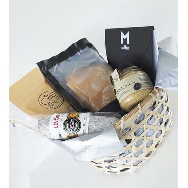 borrel pakket met salami