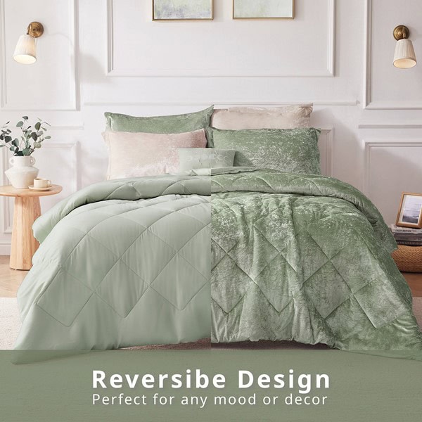 Intelligent Design Felicia Velvet Duvet Cover Set with Throw Pillow in Green, King/Cal King ID12-2417 - Image 3
