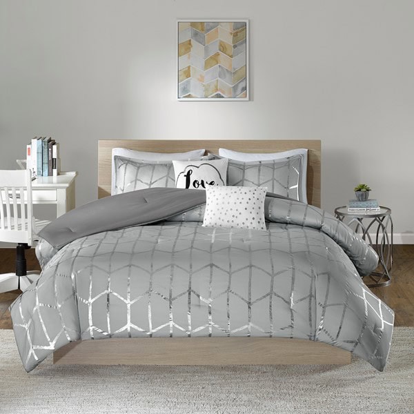Intelligent Design Raina 100% Polyester Brushed Microfiber Printed Comforter Set in Grey/Silver, Full/Queen TT10-0013