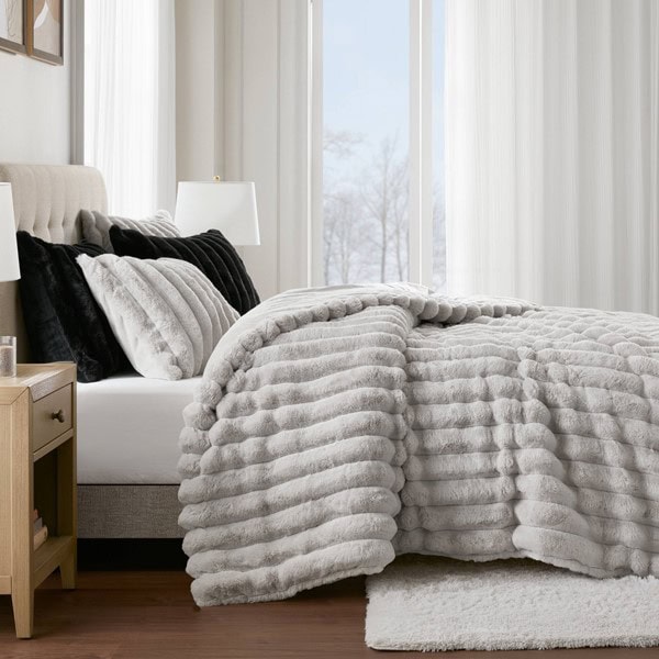 Madison Park Jasmine 3 Piece Faux Fur Comforter Set in Black, Full/Queen MP10-8442 - Image 4