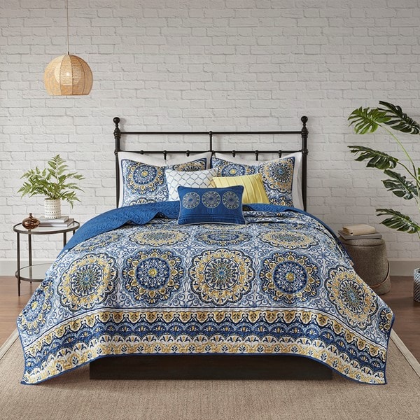 Madison Park Tangiers 6 Piece Reversible Quilt Set with Throw Pillows in Blue, King/Cal King MP13-784 - Image 2