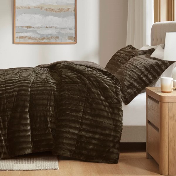 Madison Park Duke Faux Fur Comforter Mini Set in Chocolate, King/Cal King MP10-3069 - Image 4