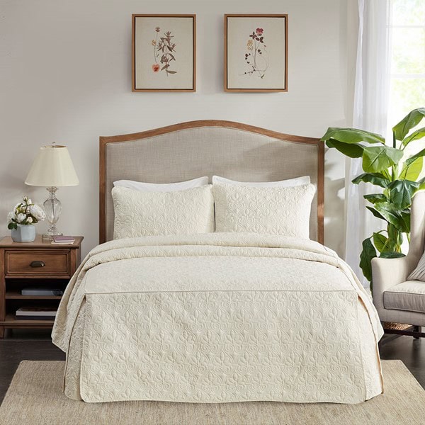 Madison Park Quebec 3 Piece Split Corner Pleated Quilted Bedspread in Cream, King MP13-6477 - Image 2
