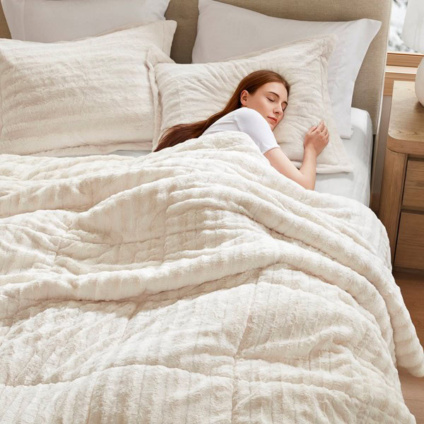 Madison Park Duke Faux Fur Comforter Mini Set in Champagne, Full/Queen MP10-3066 - Image 4