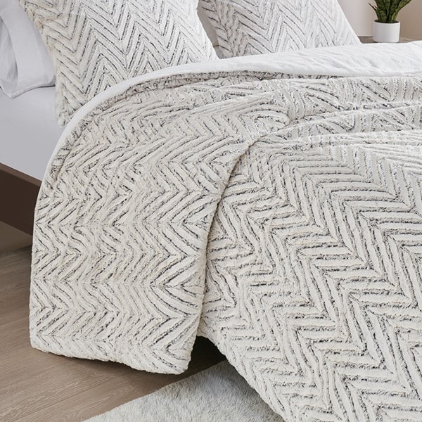 Madison Park Adelyn Ultra Plush Down Alternative Comforter Set in Ivory, King/Cal King MP10-4803 - Image 4