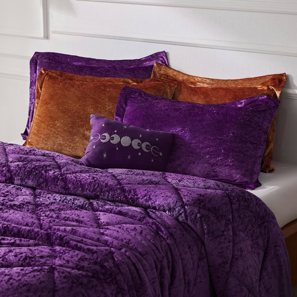 Intelligent Design Felicia Velvet Comforter Set with Throw Pillow in Purple, Full/Queen ID10-1902 - Image 5