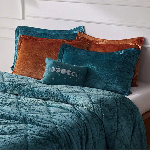 Intelligent Design Felicia Velvet Comforter Set with Throw Pillow in Teal, Full/Queen ID10-1906 - Image 3