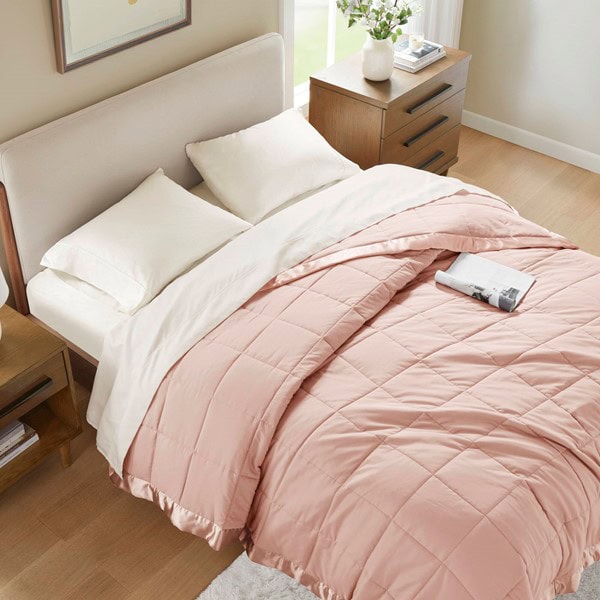 Madison Park Windom Lightweight Down Alternative Blanket with Satin Trim in Blush, King MP51-5156 - Image 3