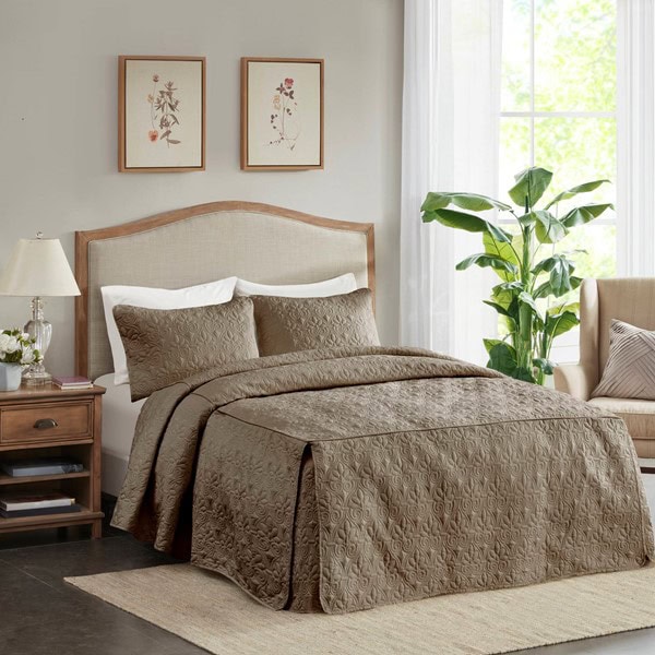 Madison Park Quebec 3 Piece Split Corner Pleated Quilted Bedspread in Khaki, King MP13-6479 - Image 4
