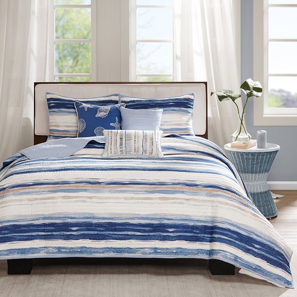Madison Park Marina 6 Piece Printed Quilt Set with Throw Pillows in Blue, King/Cal King MP13-2426 - Image 3