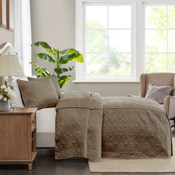 Madison Park Quebec 3 Piece Split Corner Pleated Quilted Bedspread in Khaki, Queen MP13-6478 - Image 5