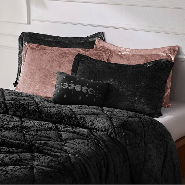 Intelligent Design Felicia Velvet Duvet Cover Set with Throw Pillow in Black, King/Cal King ID12-2057 - Image 4