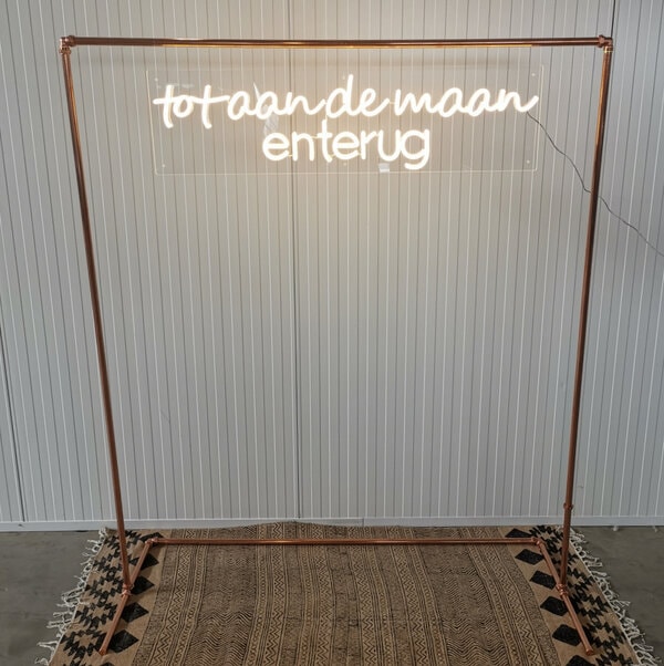 Bittersoet feestverhuur - Neon Tot aan de maan... - te huur