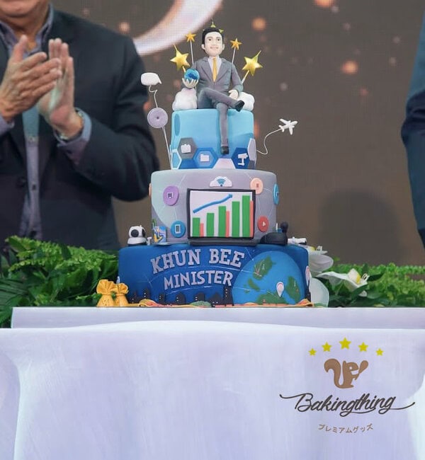 เค้กวันเกิด คุณบี พุทธิพงษ์