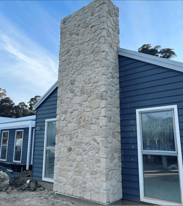 Banded irregular sandstone walling project in Bundanoon