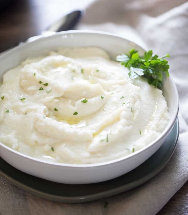 Instant Pot Mashed Potatoes ready to serve