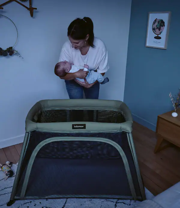 Babymoov - Lit parapluie avec berceau - Moov & Comfy