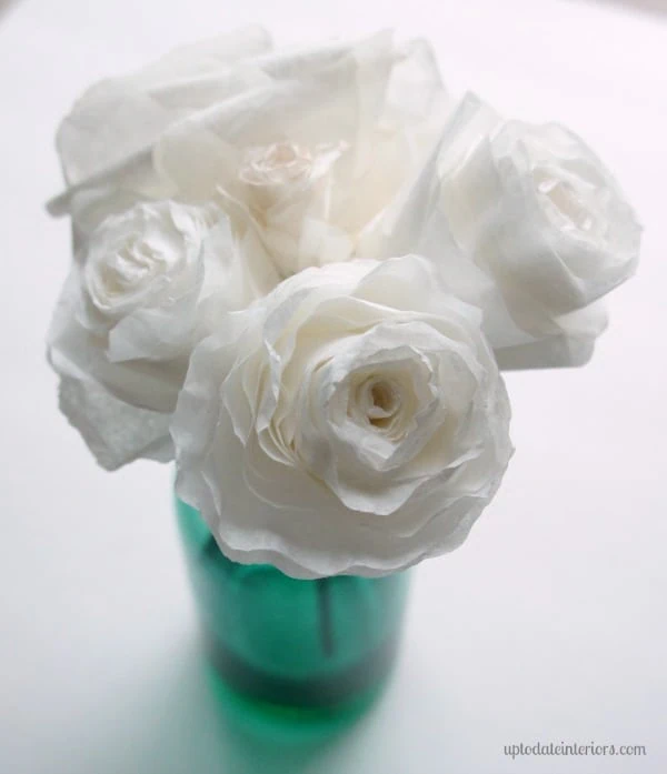 Coffee filter crafts: paper flowers tutorial. Flowers made from coffee filters in a blue vase.