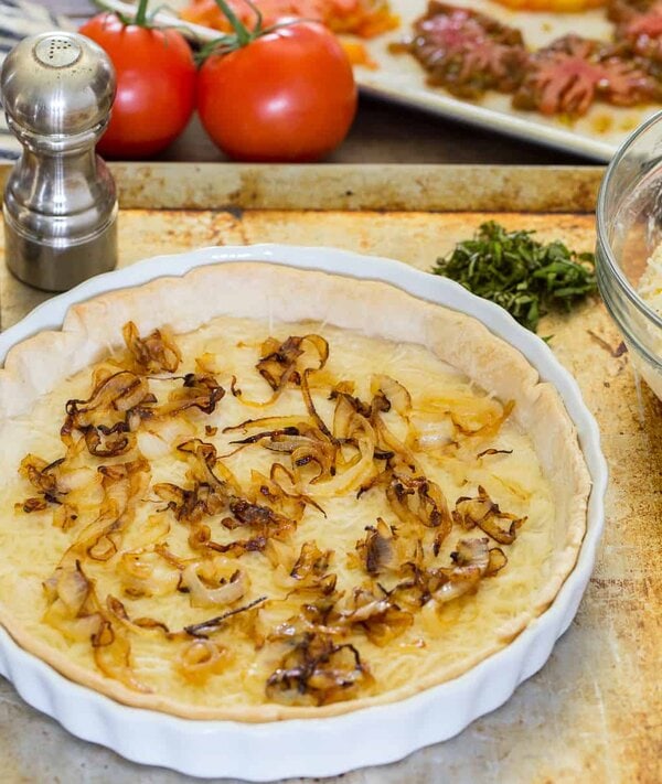 southern tomato pie onion layer