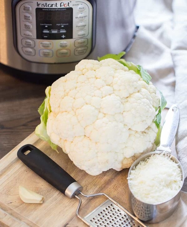 Ingredients for mashed cauliflower in the pressure cooker