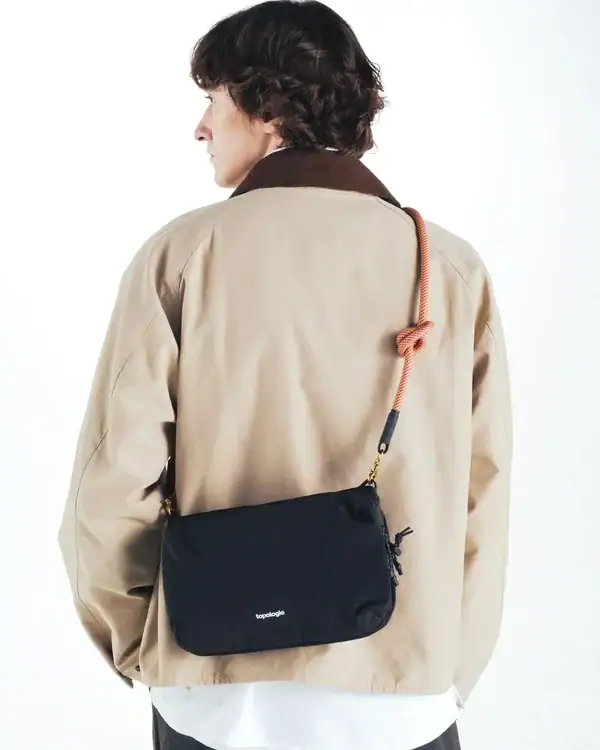 Bolso grande "Bottle Sacoche" negro