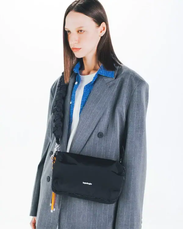 Bolso grande "Bottle Sacoche" negro - Imagen 6