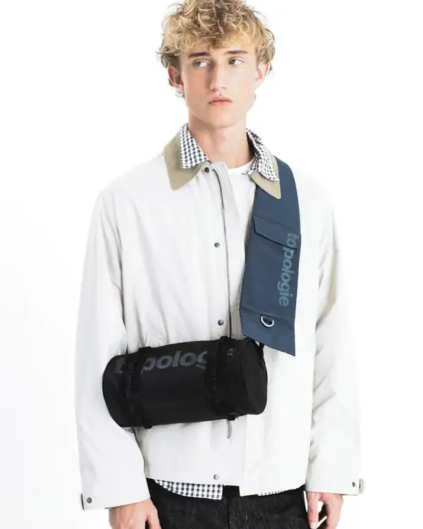 Bolso pequeño "Barrel Bag" negro