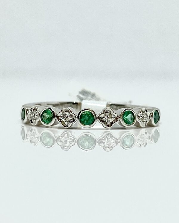 14kw .17ctw Emerald and .05ctw Diamond Ring