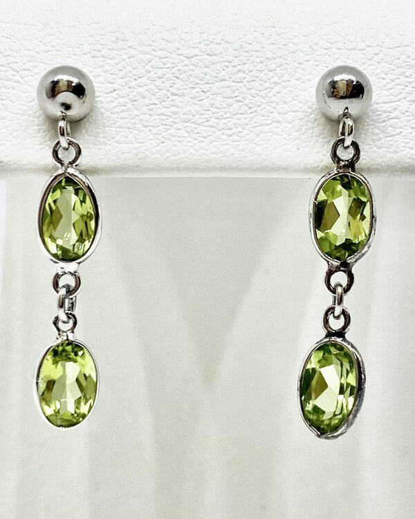 14kw Peridot Dangle Earrings