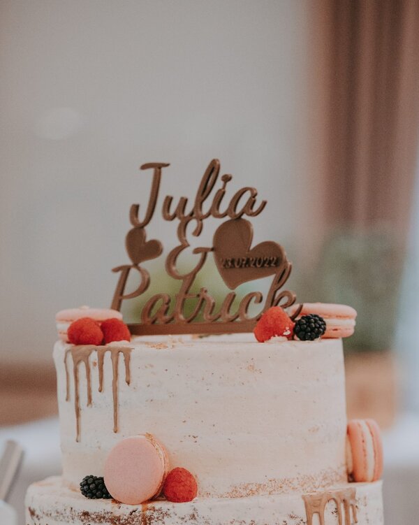 Personalisierter Cake Topper – Dein Namen auf der Hochzeitstorte