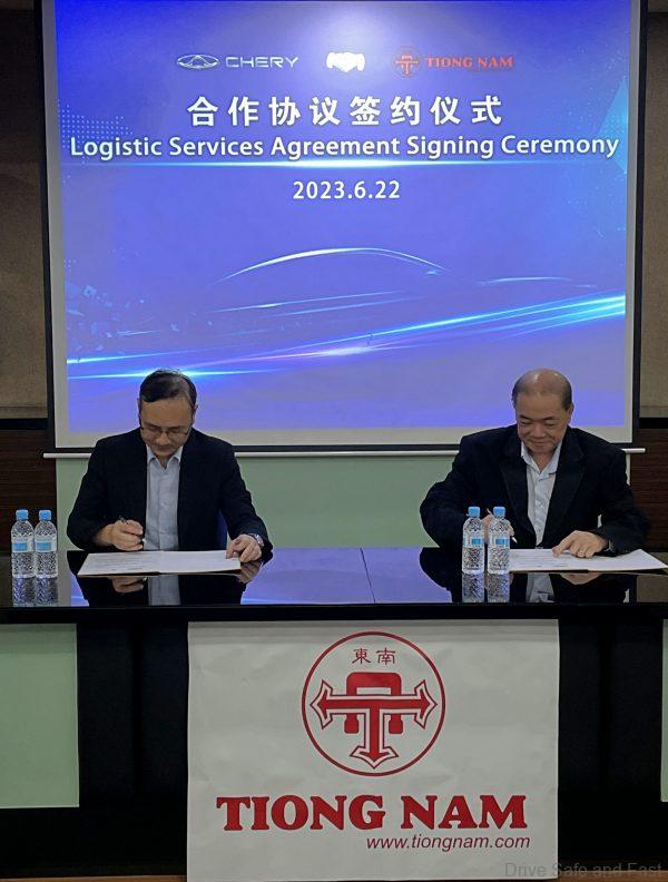 Chery Malaysia Country Director Leo Chen signs agreement with Tiong Nam Logistics
