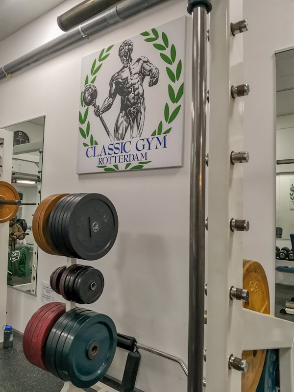 Classic Gym Rotterdam, gezellige omgeving met oldschool visie. afbeelding van ons inspirerende logo met sandow.