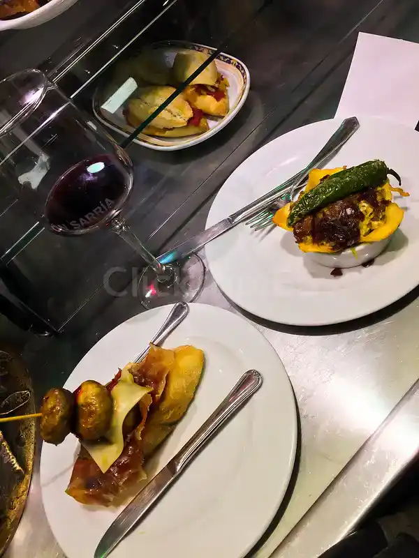 Comer pintxos en Pamplona · Gastronomía de Navarra - ClickTrip