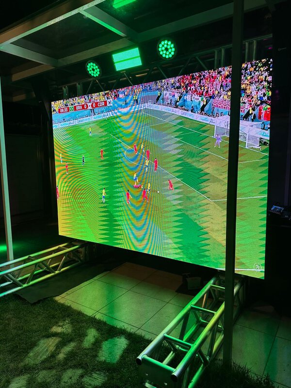 Locação Kit 2 Evento Premium: Painel de LED 3x2m + Som Profissional (Mesa, Microfone e Sub)