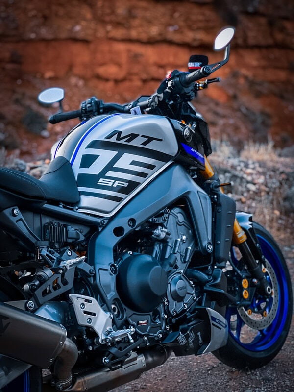 ADHESIVO DEPOSITO YAMAHA MT09 SP - Imagen 2