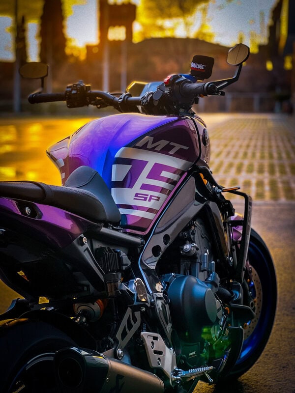 ADHESIVO DEPOSITO YAMAHA MT09 SP - Imagen 3