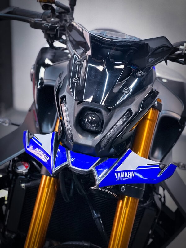 ADHESIVOS DOWNFORCE FRONTAL YAMAHA MT09 SP PLATA - Imagen 3