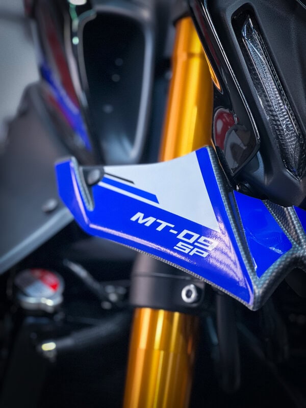 ADHESIVOS DOWNFORCE FRONTAL YAMAHA MT09 SP PLATA - Imagen 2
