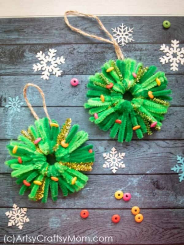 Christmas tree wreath ornaments made with pipe cleaner craft