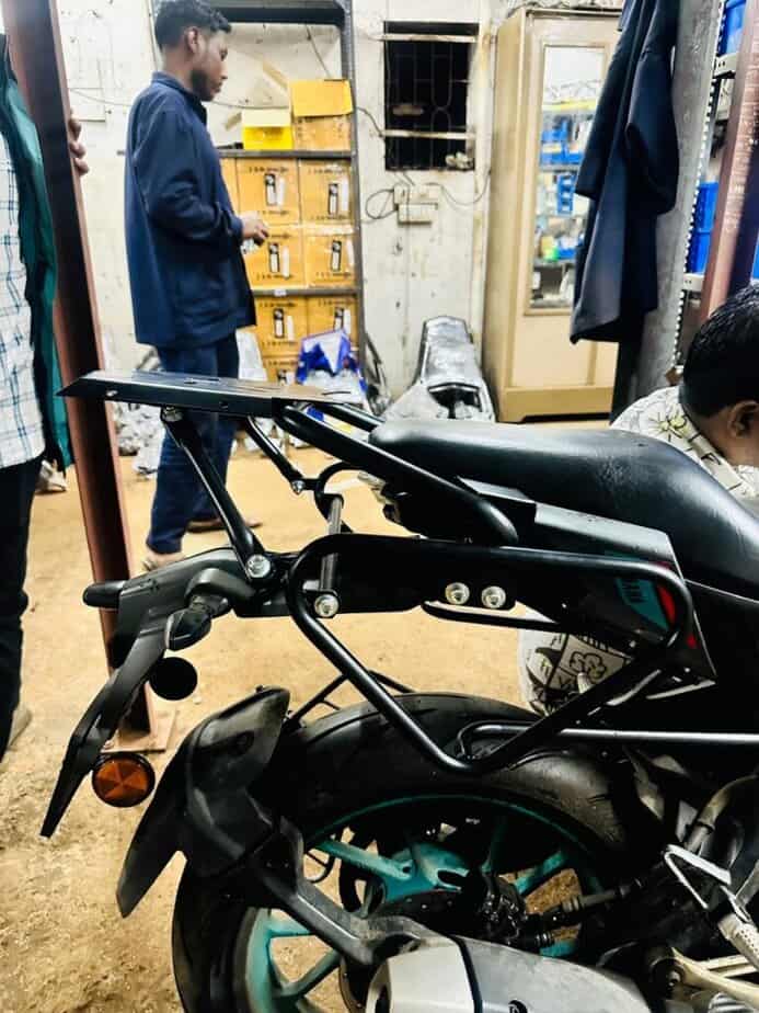 Saddle stay with top rack installed on Yamaha MT 15