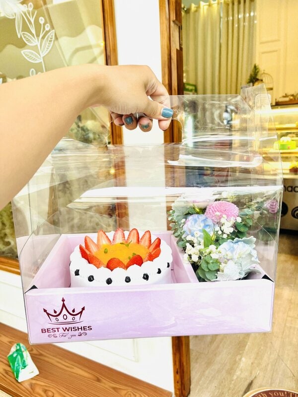 Bánh Kem Sinh Nhật Và Hoa Tươi Bánh Kem Sinh Nhật Và Hoa Tươi