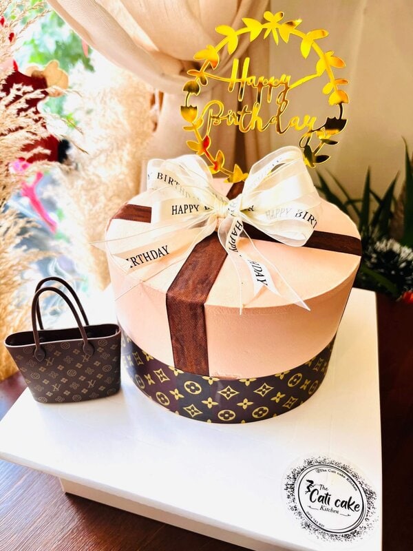 Bánh Sinh Nhật Hộp Quà Louis Vuitton