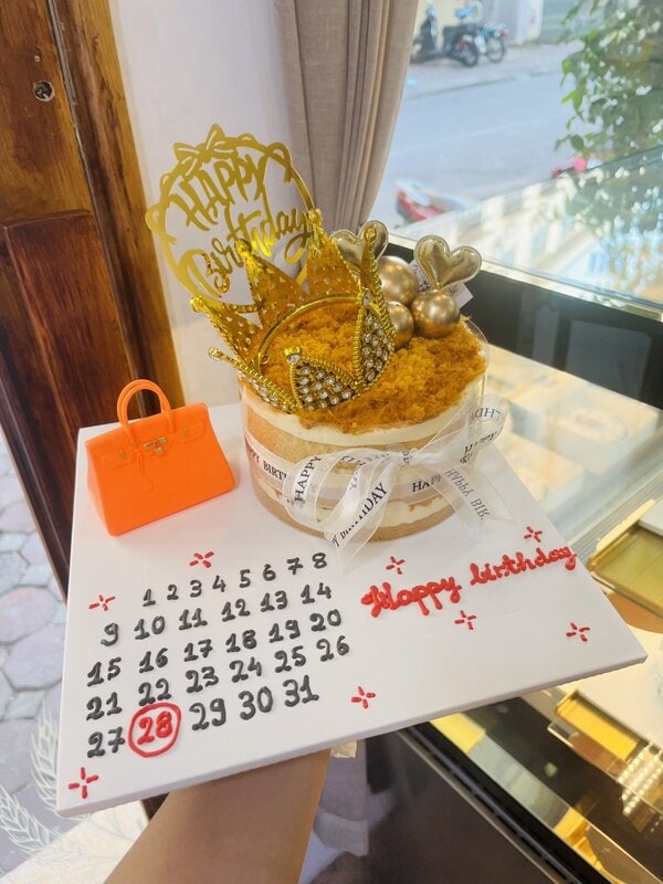 Bánh Sinh Nhật Bông Lan Trứng Muối Sang Trọng the cati cake hà nội