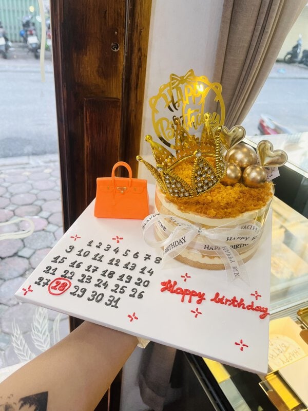 Bánh Sinh Nhật Bông Lan Trứng Muối Sang Trọng the cati cake hà nội